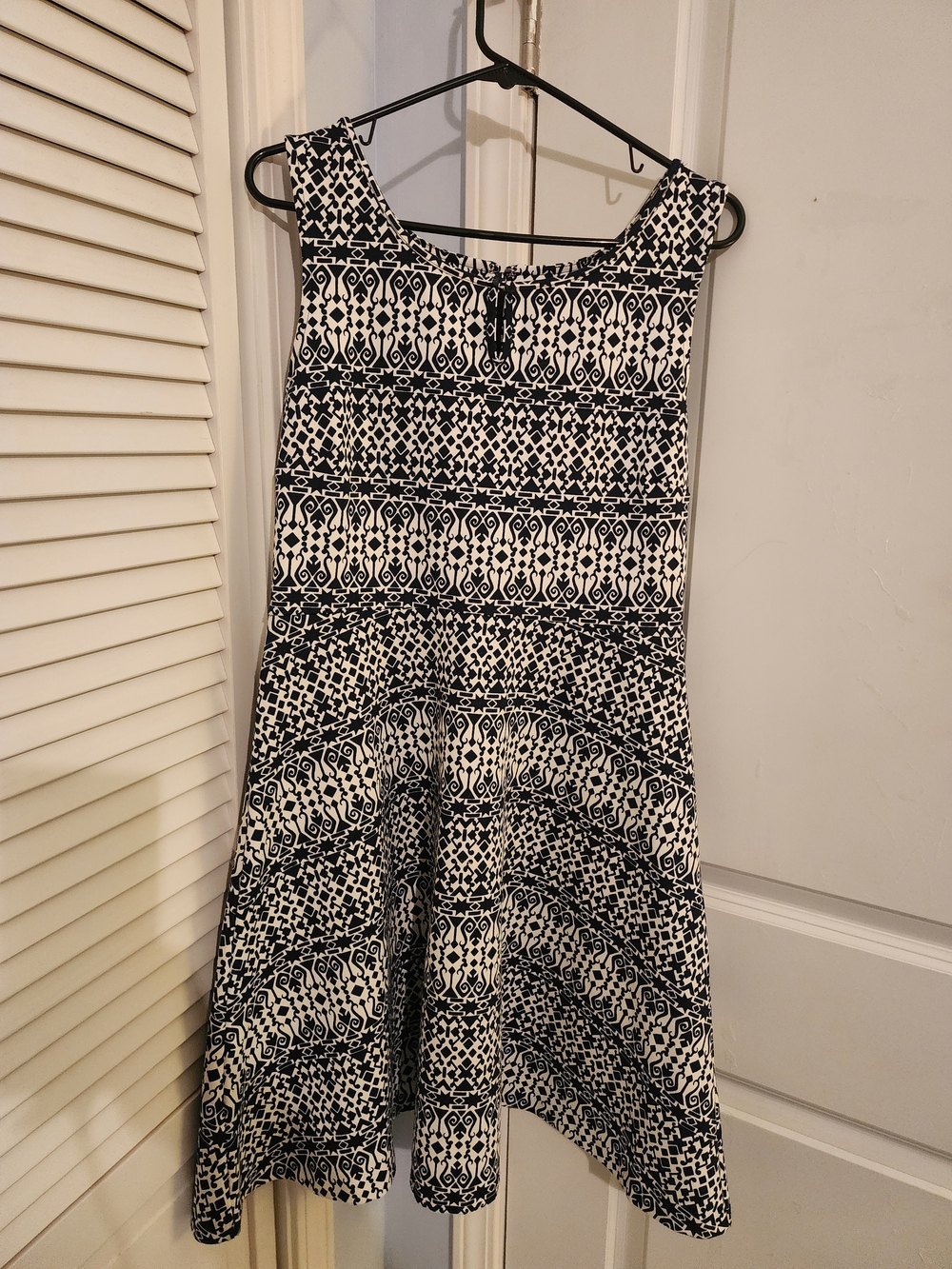Talbots Black and White Sleeveless Patterned Midi Dress